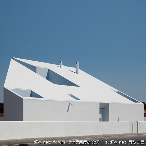 dezeen_House-in-Possanco-by-ARX-Portugal-Arquitectos_top2.jpg
