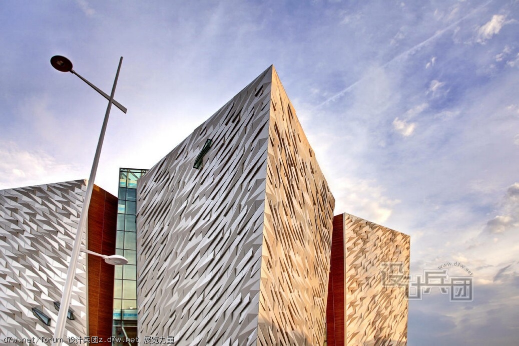 1333610787-titanic-belfast-sep2011-005-christopher-heaney.jpg