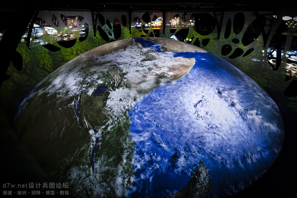 d7w.net-Expo 2010 Urban Planet Pavilion (9).jpg