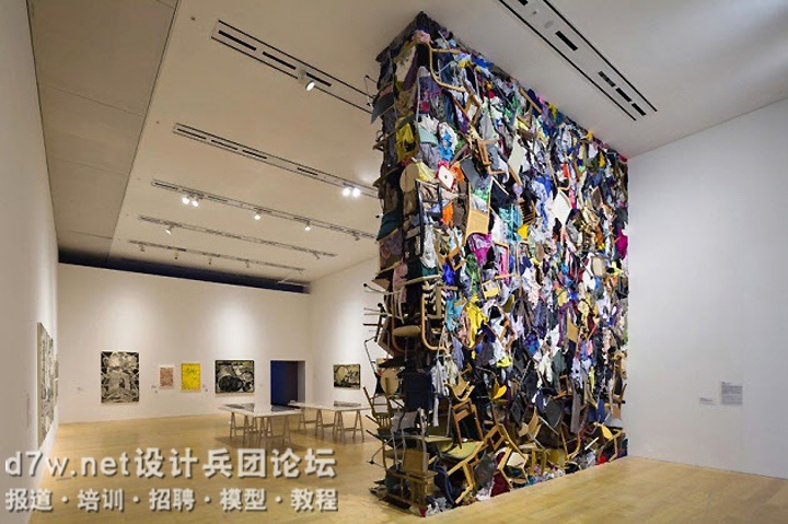 Wall-of-300-Chairs-and-Clothes-by-Fumiko-Kobayashi-Tokyo.jpg