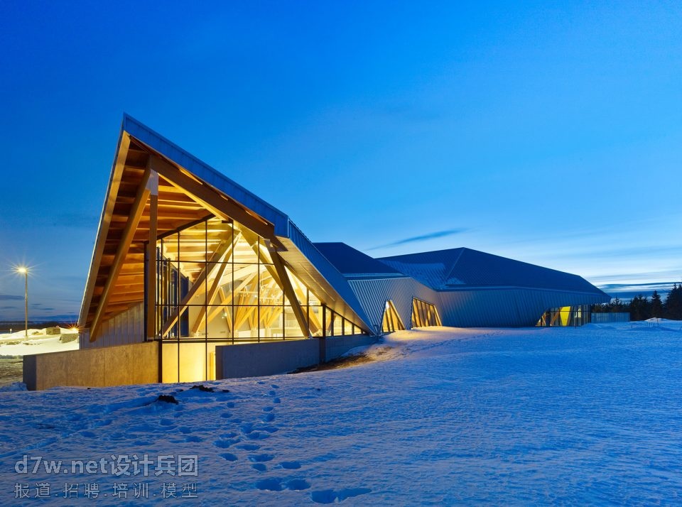 004-Philip-J.-Currie-Dinosaur-Museum-by-Teeple-Architects-960x714.jpg