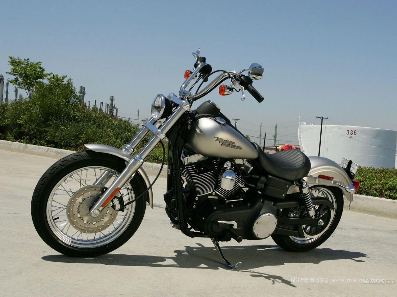 Harley-Davidson_Dyna_FXDB_2007_06_1600x1200.jpg