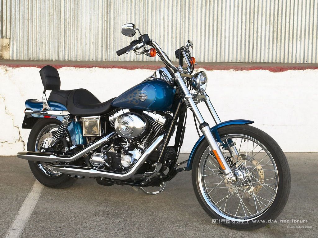 Harley-Davidson_Dyna_Glide_2005_13_1600x1200.jpg