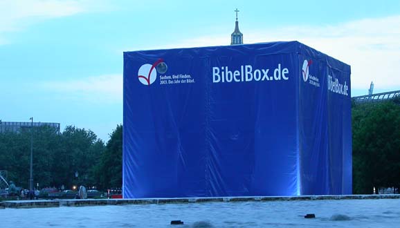 bibelbox01berlin[1].jpg